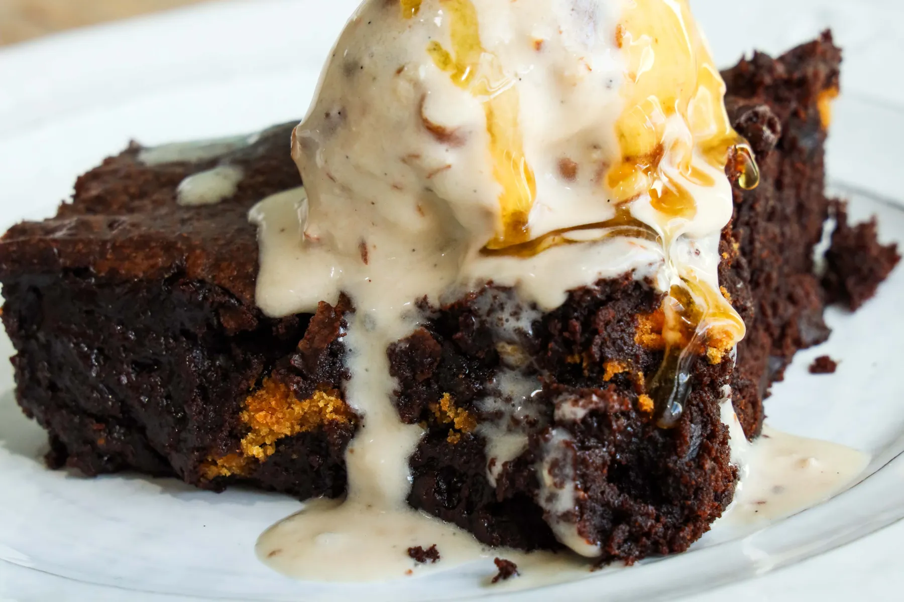Maple Pecan Ice Cream & Gooey Chocolate Ginger Bownie