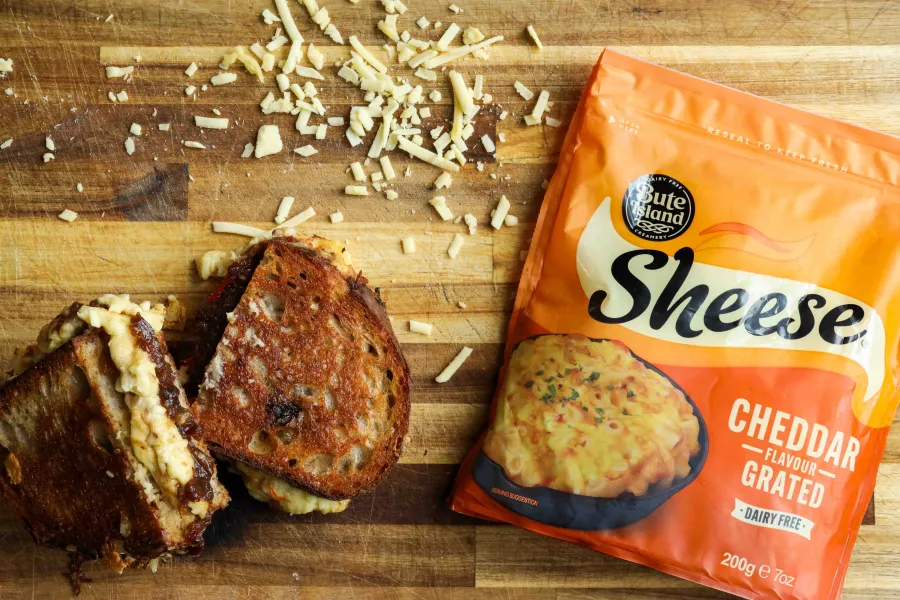 StickyDateandTamarindChutneyToastieLandscape-1-min.jpg